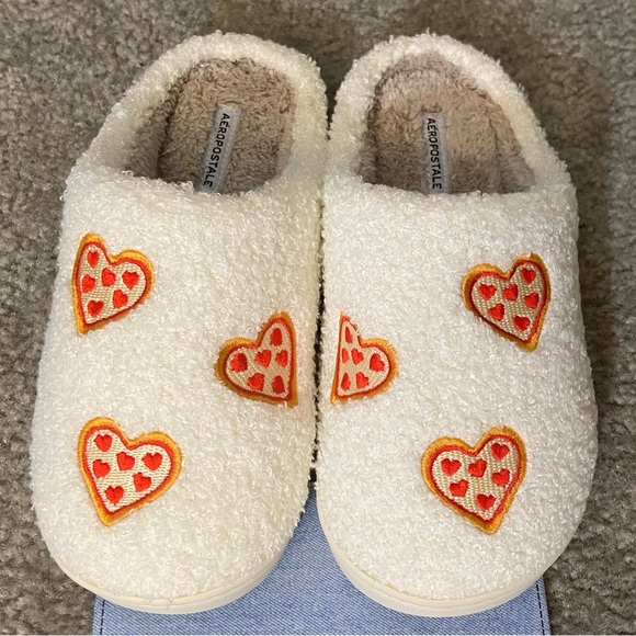 Aeropostale slippers with heart design, size L (9-10) - Picture 9 of 10